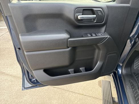 Used 2022 Chevrolet Silverado 1500 Custom image 11