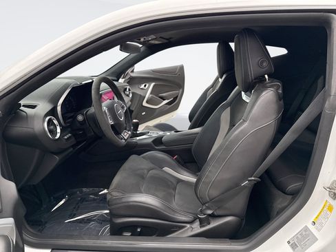 Used 2018 Chevrolet Camaro SS RWD image 11