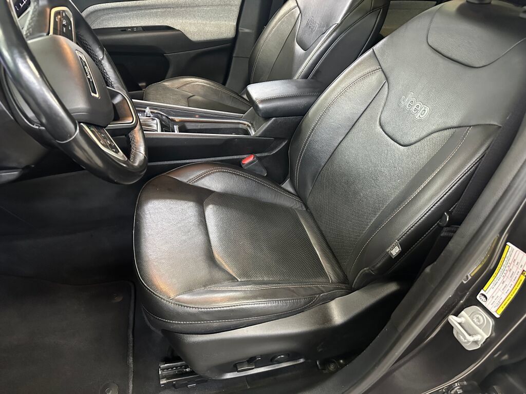 Used 2022 Jeep Compass Latitude w/ Sun and Sound Group AWD/4WD image 5