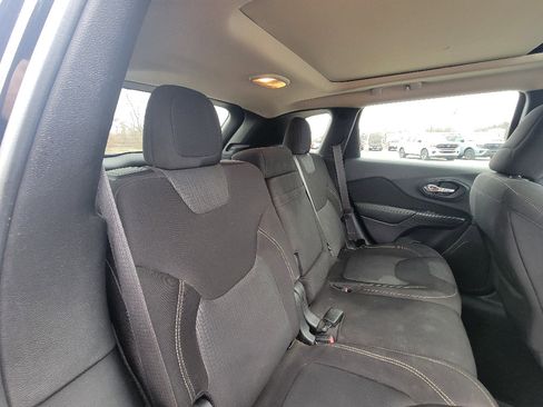 Used 2015 Jeep Cherokee Latitude w/ Comfort/Convenience Group image 30