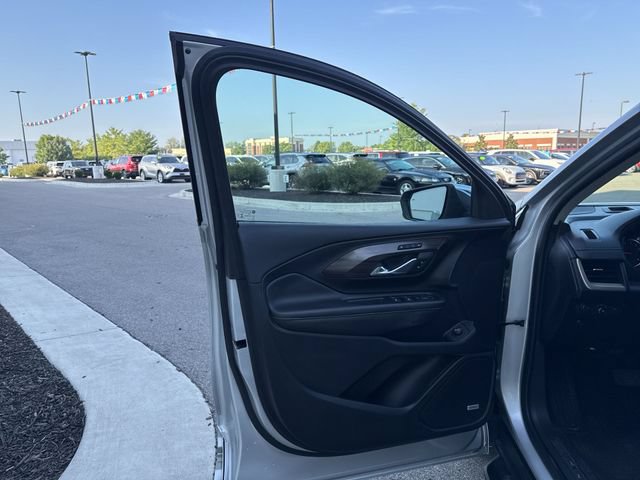 Used 2018 GMC Terrain Denali w/ LPO, 'HIT The Road' Package AWD/4WD image 10
