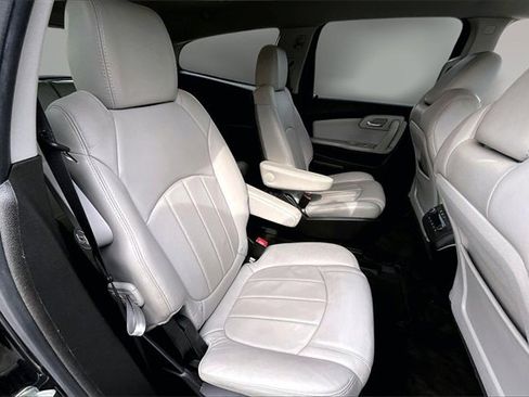 Used 2011 Chevrolet Traverse LTZ image 18