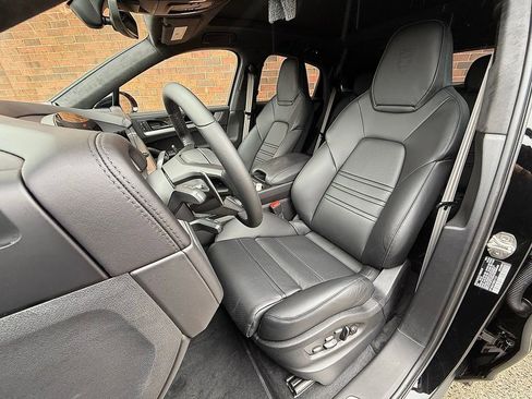 New 2024 Porsche Cayenne Turbo image 5