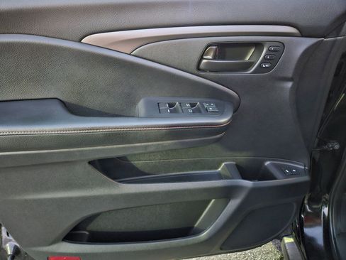 Used 2023 Honda Passport TrailSport image 16