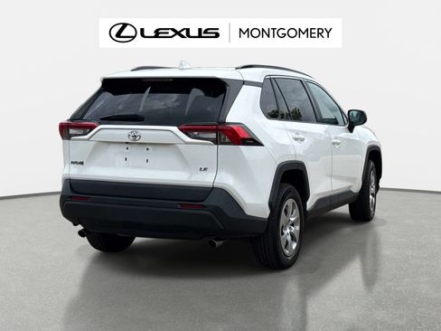 Used 2021 Toyota RAV4 LE FWD image 3
