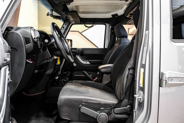 Used 2016 Jeep Wrangler Unlimited Sahara w/ Max Tow Package AWD/4WD image 4
