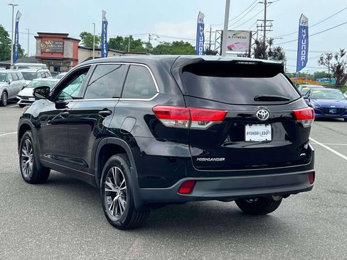 Used 2018 Toyota Highlander LE AWD/4WD image 8