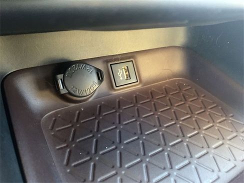 Used 2023 Toyota RAV4 Limited image 27