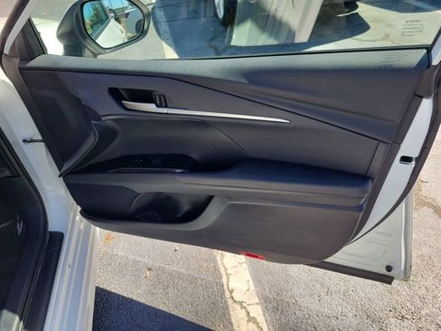 Used 2025 Toyota Camry SE w/ Convenience Package image 36