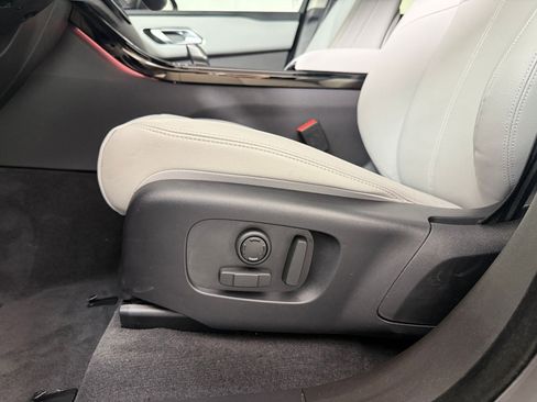 Used 2025 Land Rover Range Rover Velar Dynamic SE image 13