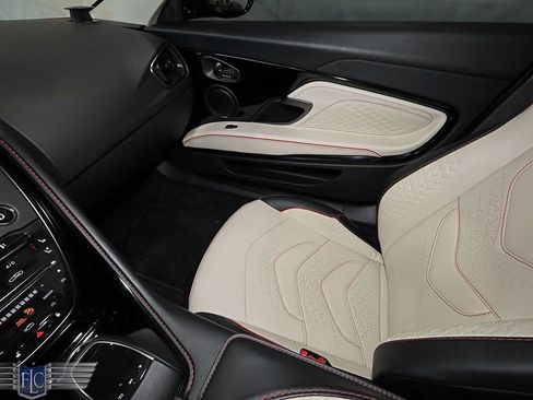 Used 2022 Aston Martin DBS Superleggera image 28
