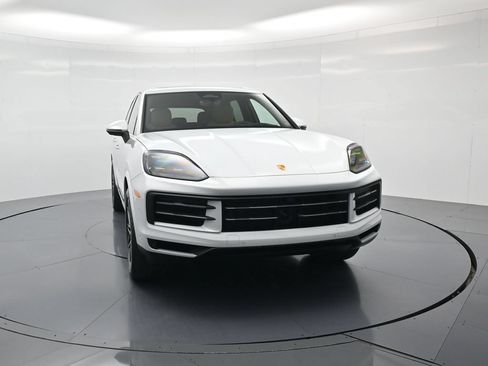 Certified 2026 Porsche Cayenne AWD/4WD image 33