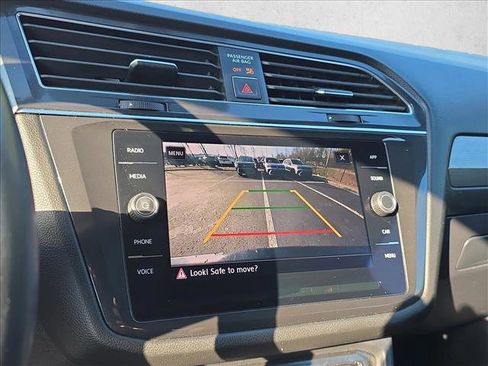Used 2018 Volkswagen Tiguan SE w/ 3rd Row Seat Package image 12