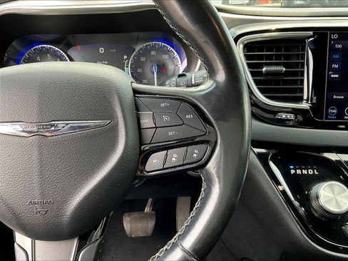 Used 2019 Chrysler Pacifica Touring Plus w/ Advanced Safetytec Group FWD image 11