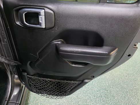 Used 2021 Jeep Gladiator Sport AWD/4WD image 23