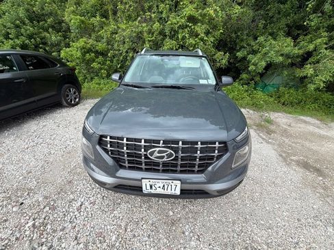 Used 2025 Hyundai Venue SEL FWD image 2