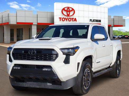 Used 2024 Toyota Tacoma TRD Sport image 2