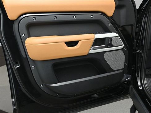 Used 2024 Land Rover Defender 130 S image 9