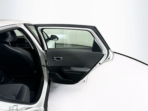 Used 2025 Kia K4 FWD image 28