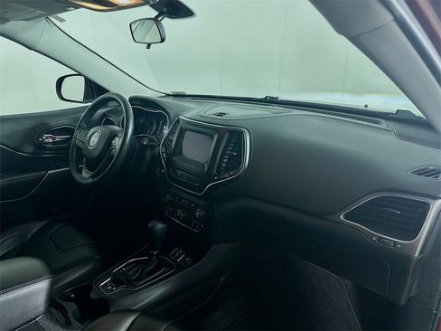 Used 2019 Jeep Cherokee Latitude Plus image 29