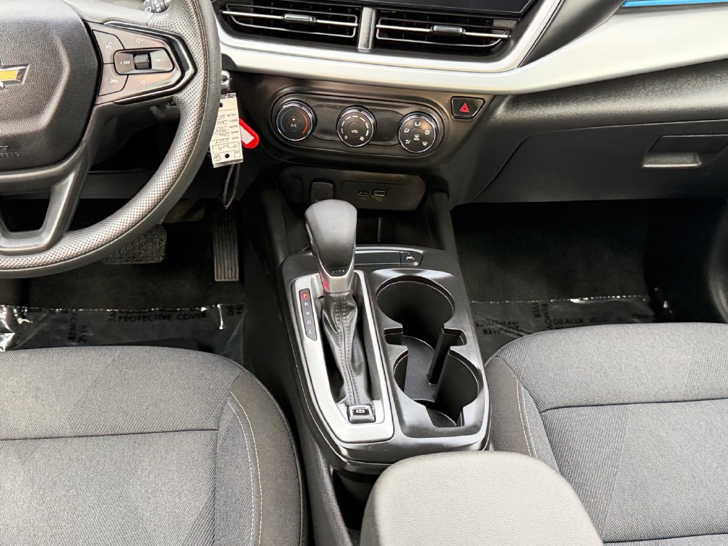 Used 2025 Chevrolet Trax LS w/ Driver Confidence Package FWD image 13