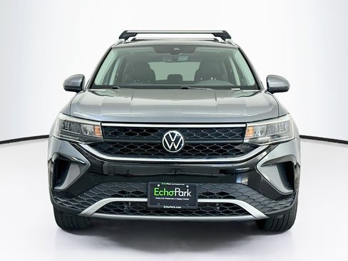 Used 2023 Volkswagen Taos SE w/ Panoramic Sunroof Package AWD/4WD image 2