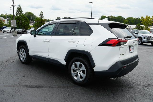 Used 2021 Toyota RAV4 LE FWD image 5