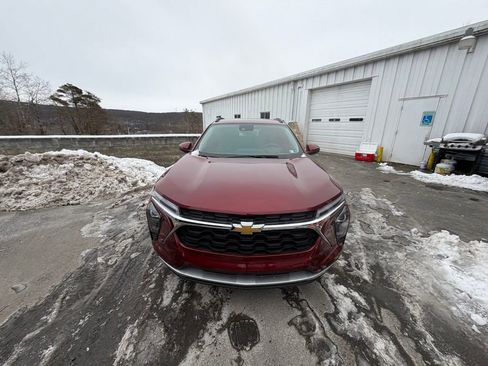 Used 2024 Chevrolet Trax LT w/ Driver Confidence Package image 8