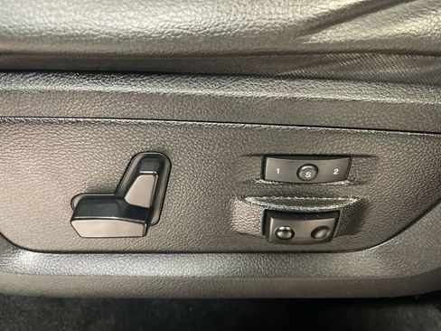 Used 2014 RAM 1500 Laramie w/ Convenience Group AWD/4WD image 12