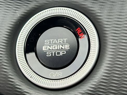 New 2025 Jeep Grand Cherokee Altitude image 17