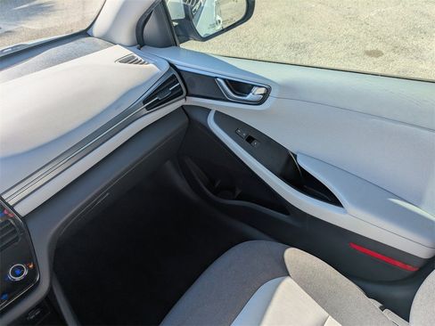 Used 2020 Hyundai Ioniq SE image 15