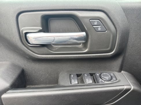 Used 2024 Chevrolet Silverado 2500 Custom w/ Custom Value Package image 9