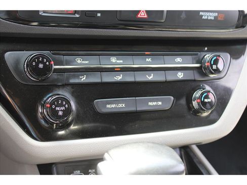 Used 2017 Kia Sedona LX w/ LX Essentials Premium Package FWD image 24