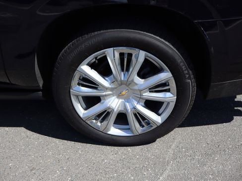 Used 2024 Chevrolet Suburban High Country w/ Advanced Technology Package image 45