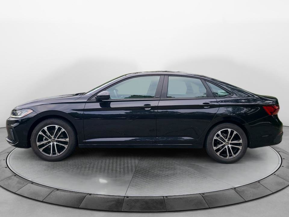 Used 2025 Volkswagen Jetta Sport FWD image 4