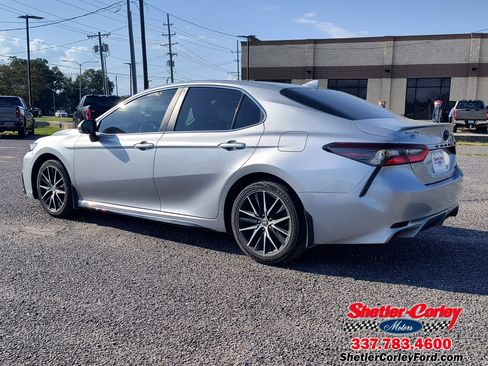 Used 2024 Toyota Camry SE image 4