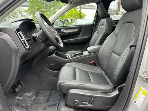 Certified 2025 Volvo XC40 B5 Plus AWD/4WD image 20