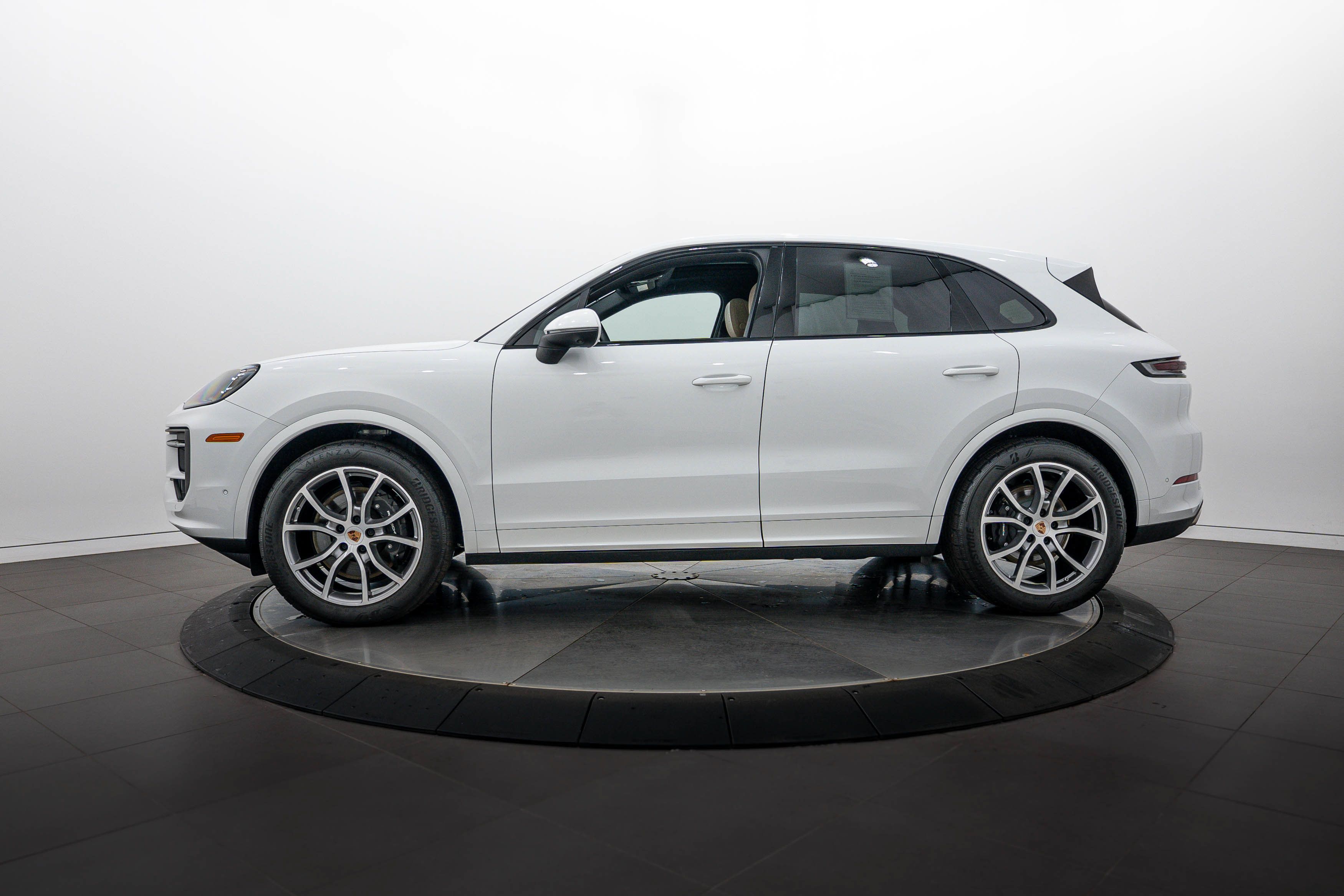 Certified 2026 Porsche Cayenne AWD/4WD image 2
