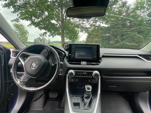 Used 2019 Toyota RAV4 XLE w/ Convenience Package AWD/4WD image 7