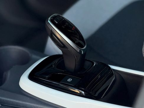 Used 2020 Chevrolet Bolt LT image 18