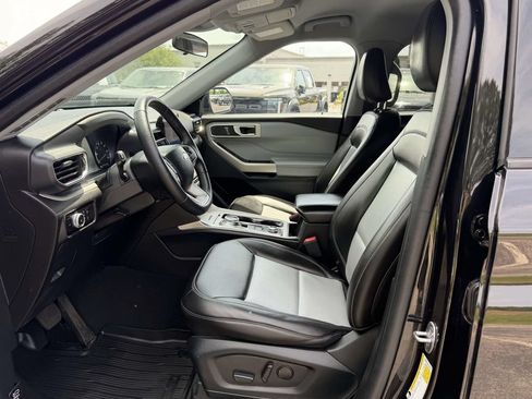 Used 2023 Ford Explorer XLT w/ Equipment Group 202A AWD/4WD image 16