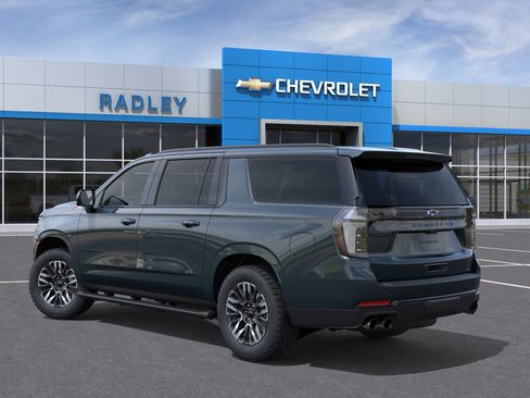New 2026 Chevrolet Suburban Z71 w/ Z71 Off-Road Package AWD/4WD image 3