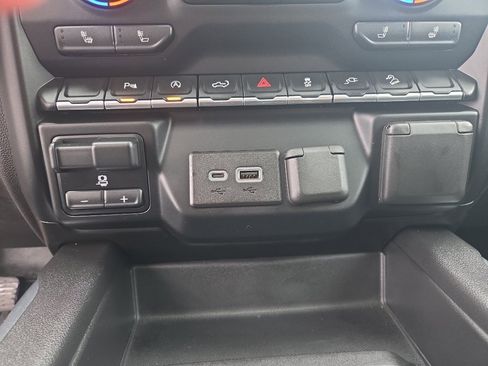 Used 2020 Chevrolet Silverado 1500 RST image 32