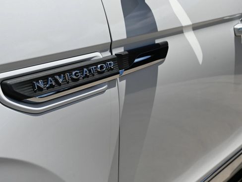 Used 2023 Lincoln Navigator Reserve RWD image 9
