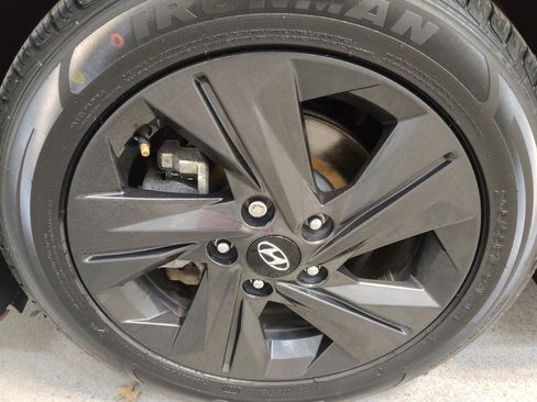 Used 2022 Hyundai Elantra SEL FWD image 31