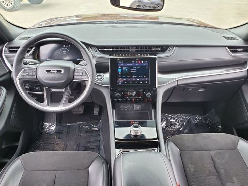 Used 2023 Jeep Grand Cherokee Altitude RWD image 18
