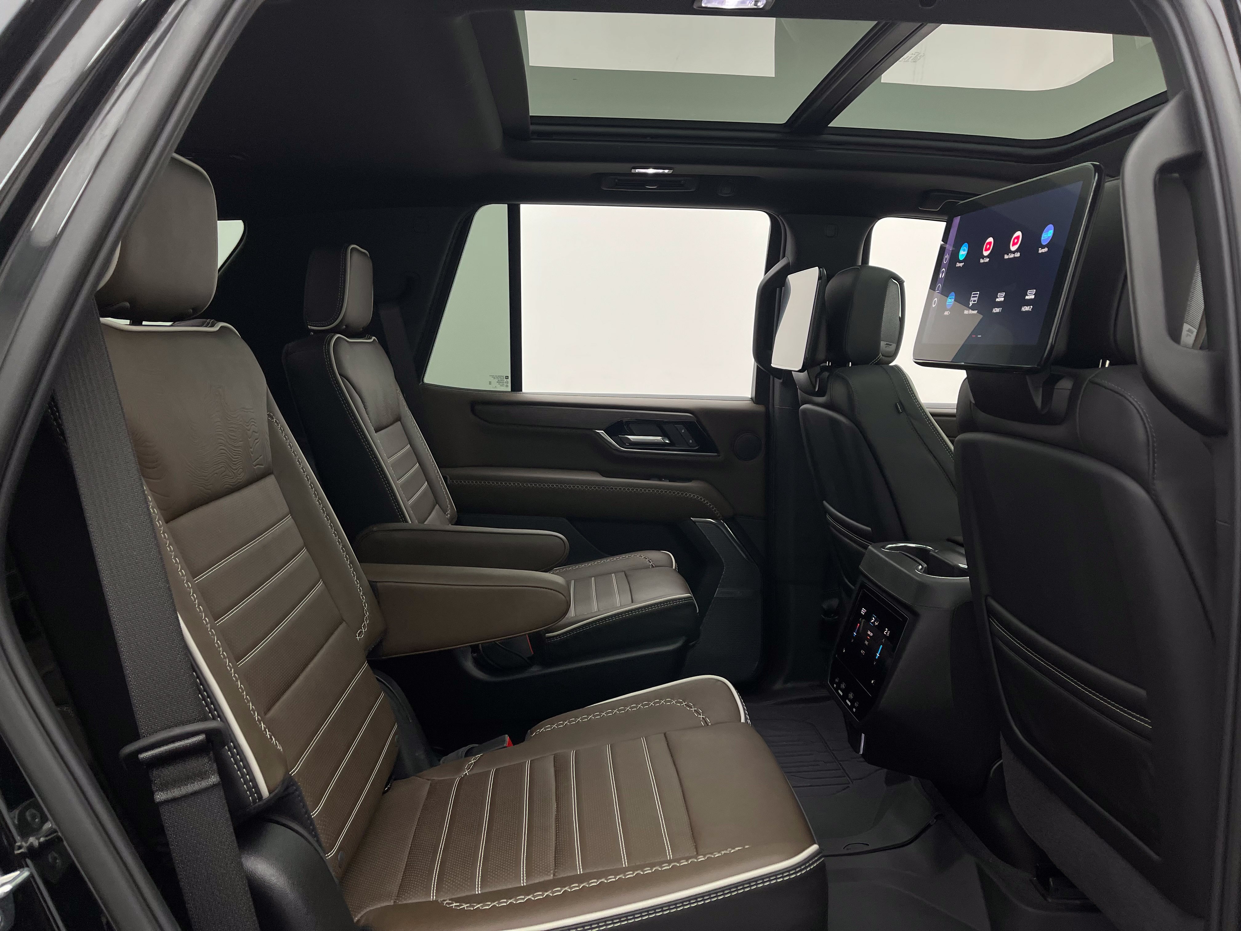 Used 2026 GMC Yukon Denali Ultimate w/ LPO, Floor Liner Package AWD/4WD image 46