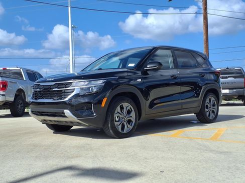 Used 2026 Kia Seltos LX FWD image 1