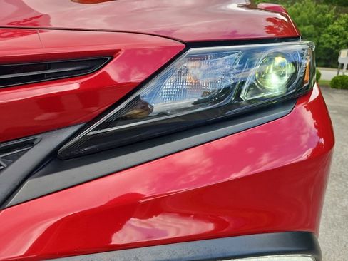 Used 2023 Toyota Camry SE w/ Convenience Package FWD image 4