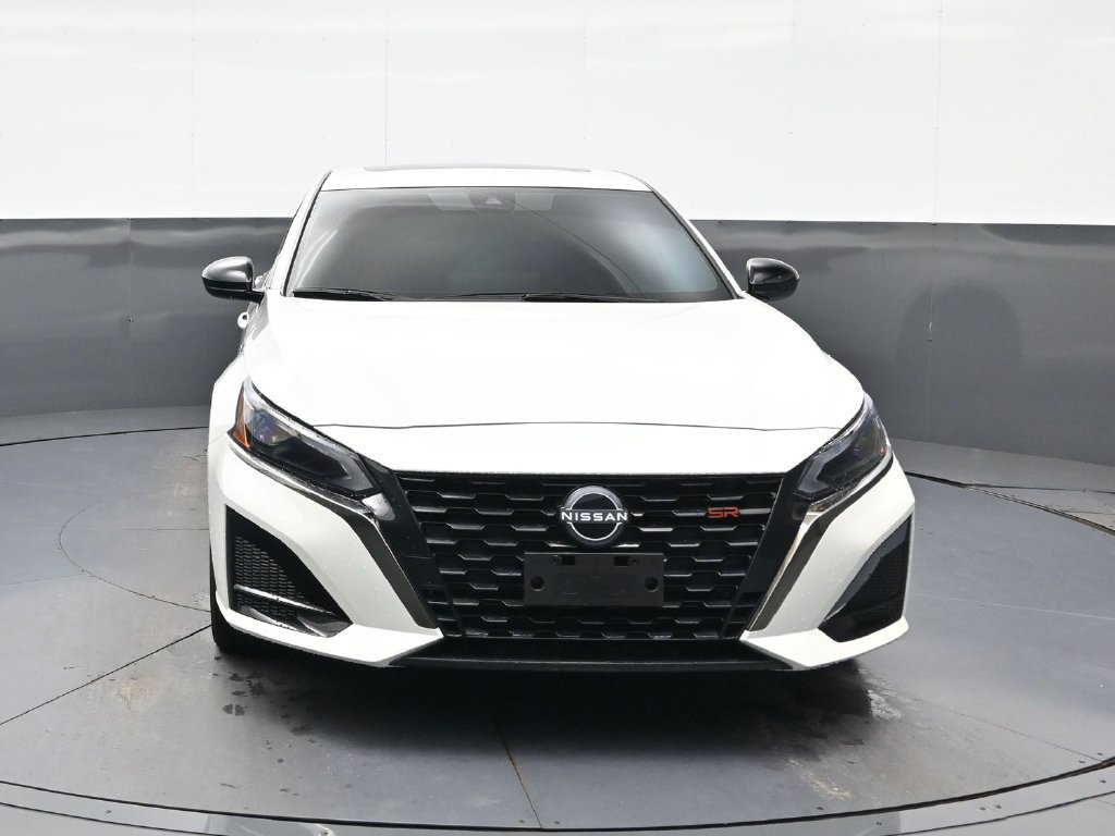Used 2025 Nissan Altima 2.5 SR w/ SR Premium Package FWD image 3